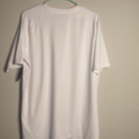 NWT Men’s White Short Sleeve Rash Guard UPF 50  Size Medium Swim Swimwear Pool - Picture 5 of 5
